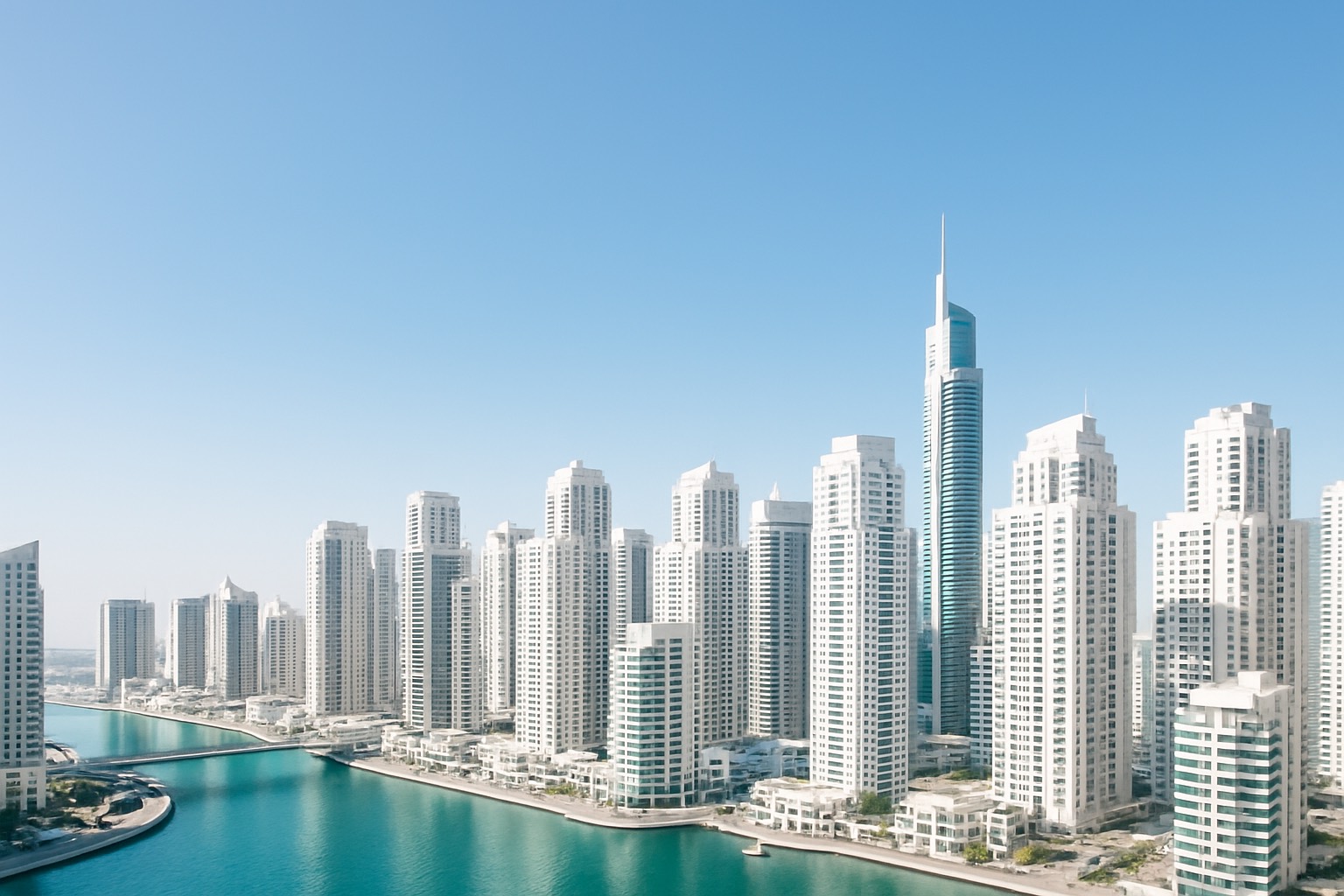 Luftaufnahme der Dubai Marina bei Tag